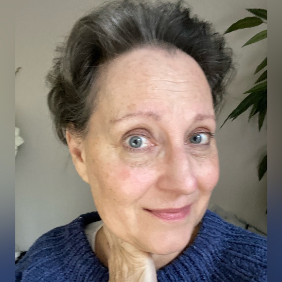 Meet your Posher, Alexandra - Picture 1 of 2